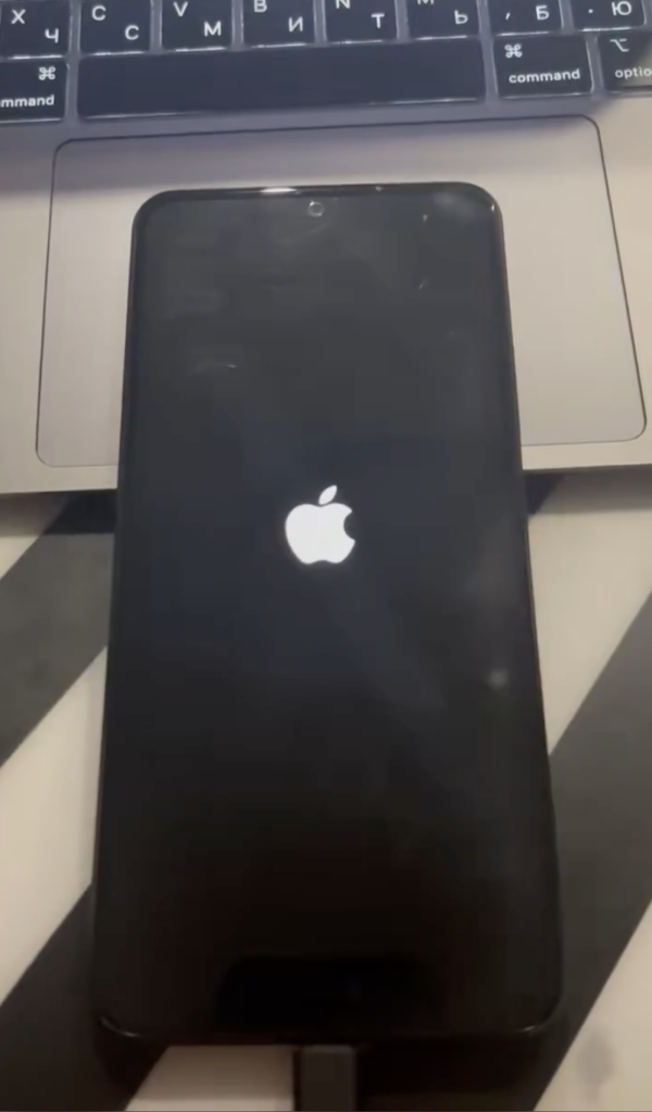 iOS 16.5 running on a Nothing Phone (3a) (image: Andro-News)